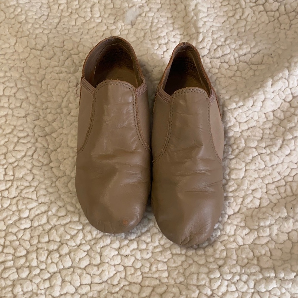 Dance shoes size 5 1/2 girls